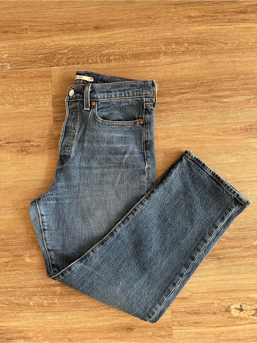Levi’s Wedgie Straight Leg Sz 29 Cropped, Mid Wash Denim Jeans